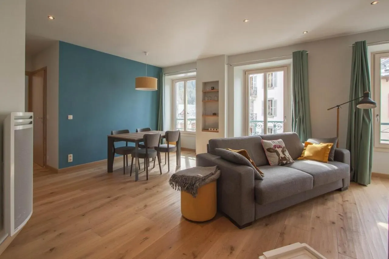 Les Aiguilles- Town Centre Luxury 2 Bedroom Apartment Chamonix